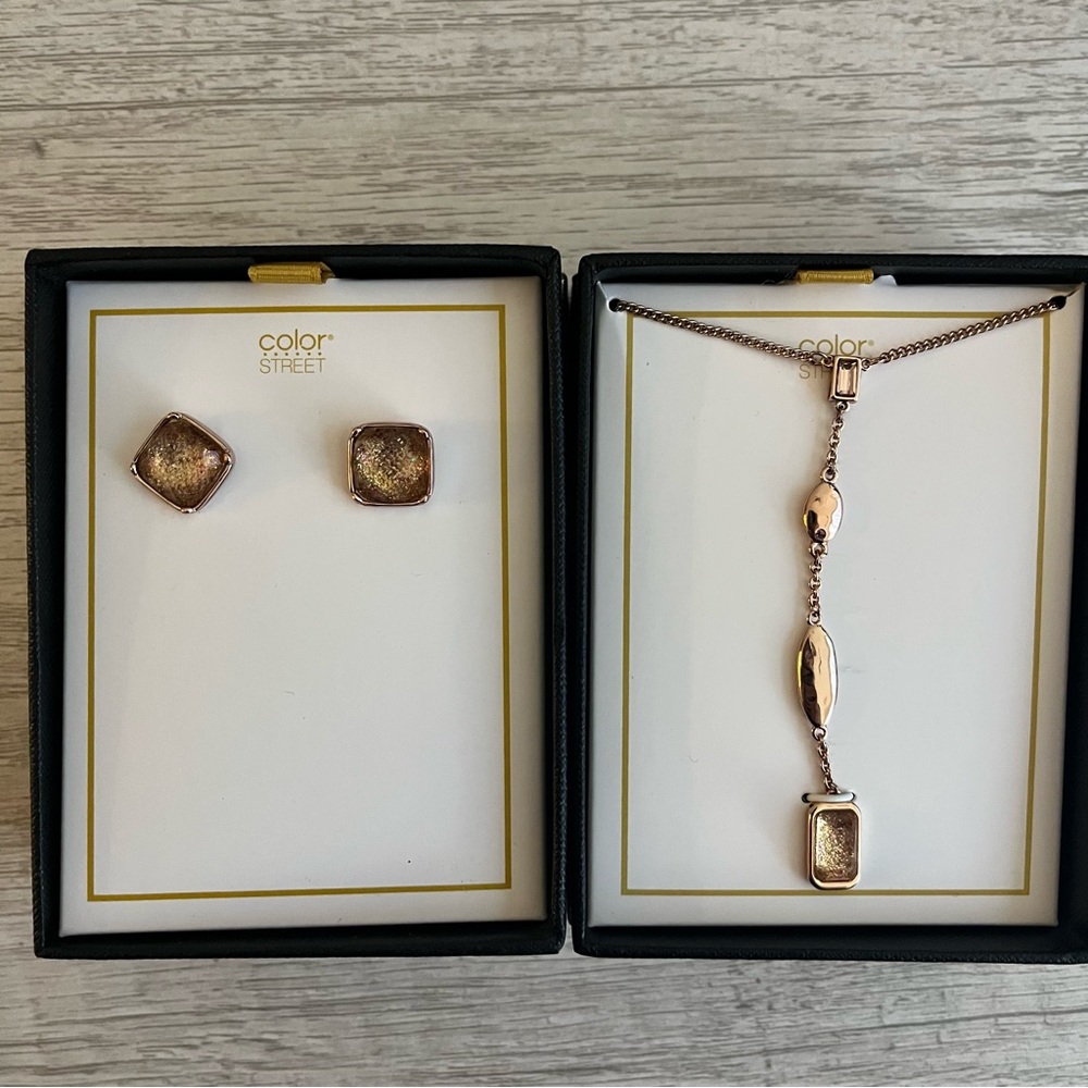 Color Street Gold Jewelry Set